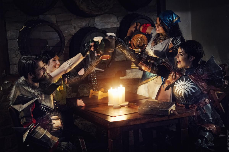 Illustration for article titled Dragon Age Cosplay Gets Hammered, Makes Out